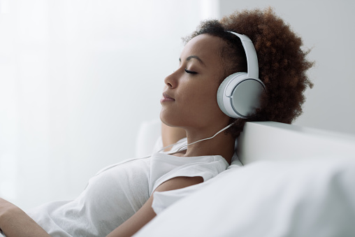 Wie Musik helfen kann, bei der Entspannung nach einer stressigen Woche!
